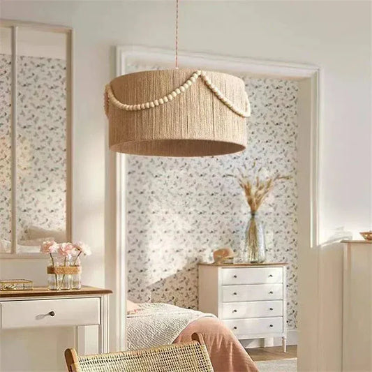 BE SHINE Suspension en fibre naturelle ornée de perle en bois