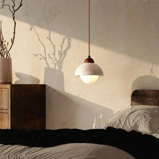 BE SHINE Suspension boule travertin ornée bois