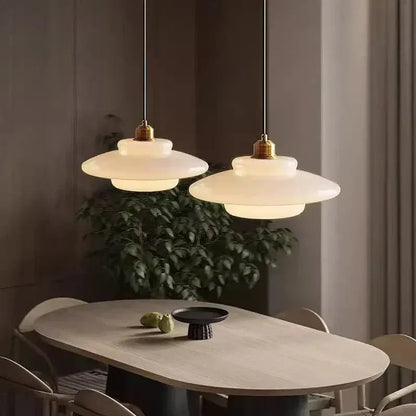 BE SHINE Suspension en verre blanc orné de laiton