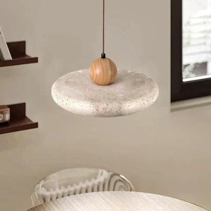 Eclairage suspension Suspension plate en pierre de travertin et boule de bois